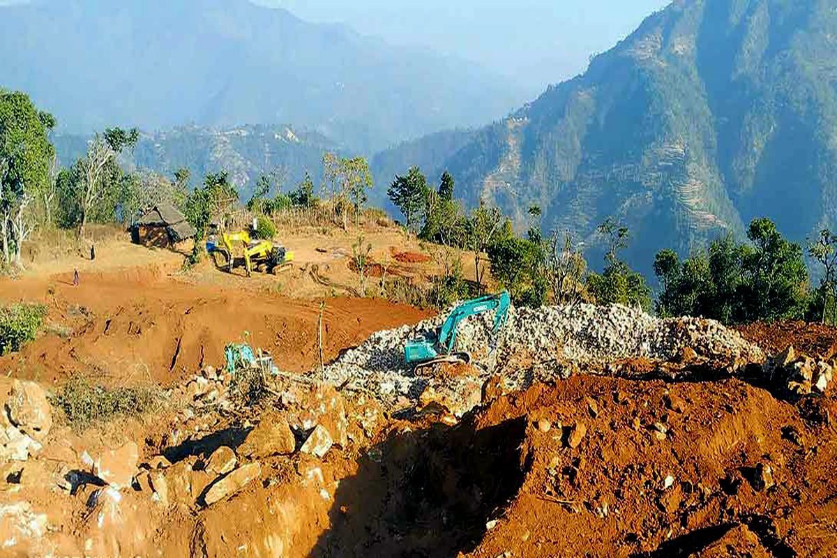 ऋद्दिसिद्दी सिमेन्ट उद्योगले जथाभावी चुनढुंगा उत्खनन गर्दा स्थानीयलाई सास्ती